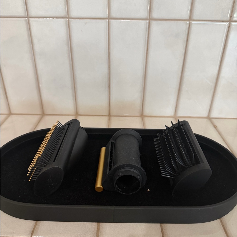 Dyson Airwrap attachments - Picture 3 of 5